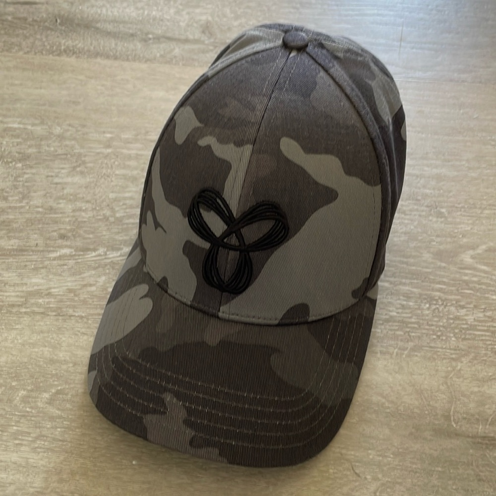 TNA camouflage baseball cap excellent condition